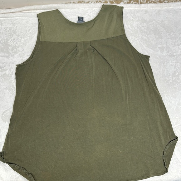 Covington Green Sleeveless Tunic Blouse - Picture 6 of 7